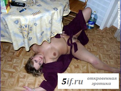 Толстожопая домохозяйка провинциалка голая на кухне (10 фото)
