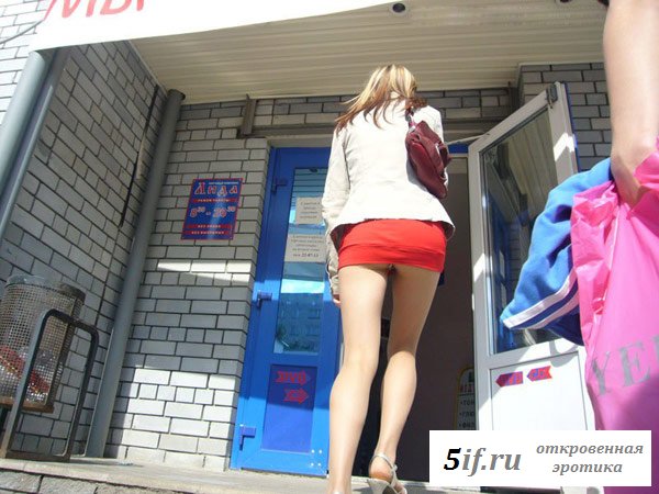 Заглядываем девушкам под юбочки