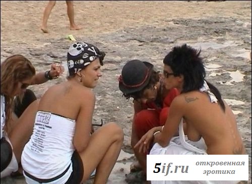 Случайные засветы женских сосков Случайные засветы женских сосков
