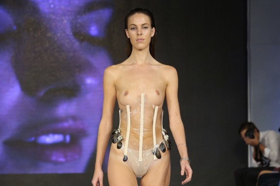 Alejandra Guilmant титьки подиум