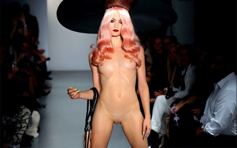 Чарли Ле Минду Charlie le naked