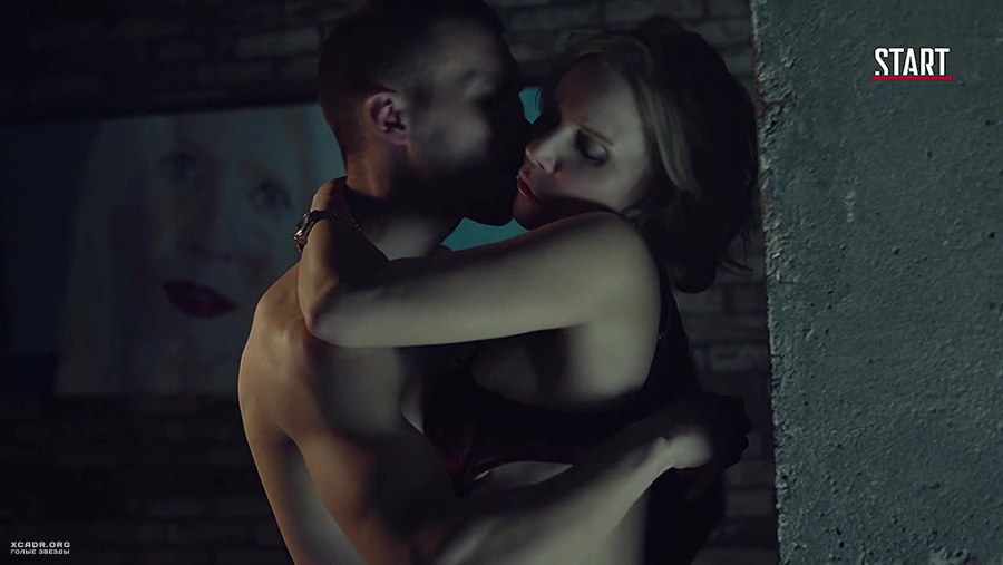 Любовь Аксенова голая без трусов
